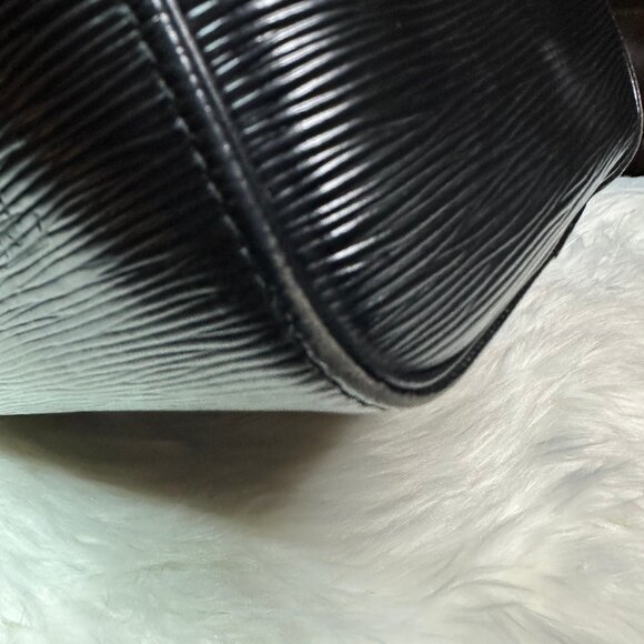 Authentic Louis Vuitton Black Epi Leather Speedy 25 Satchel Bag - Picture 16 of 16